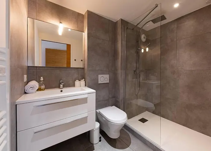 Modern 2br 5* Pool Gym Garage Mont-blanc View