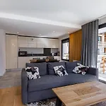 Modern 2br 5* Pool Gym Garage Mont-blanc View דירה שאמוני