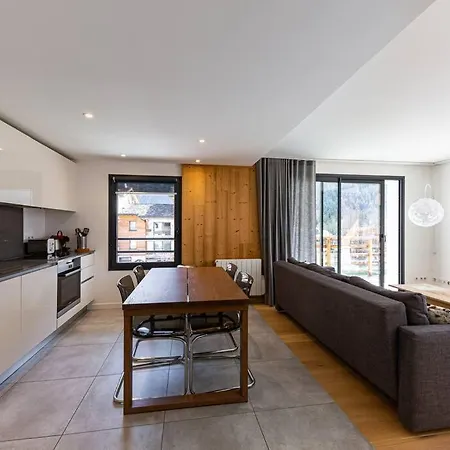 Modern 2br 5* Pool Gym Garage Mont-blanc View 公寓